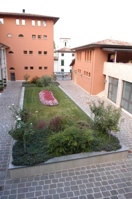 Pilgrim'S Hotel Cicognolo Esterno foto