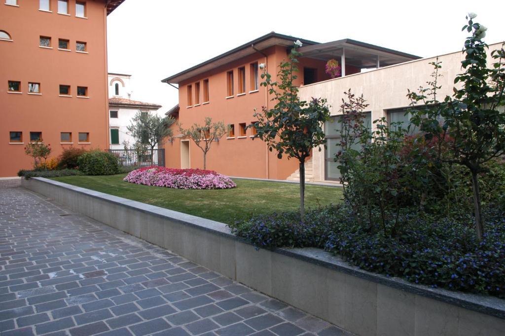 Pilgrim'S Hotel Cicognolo Esterno foto