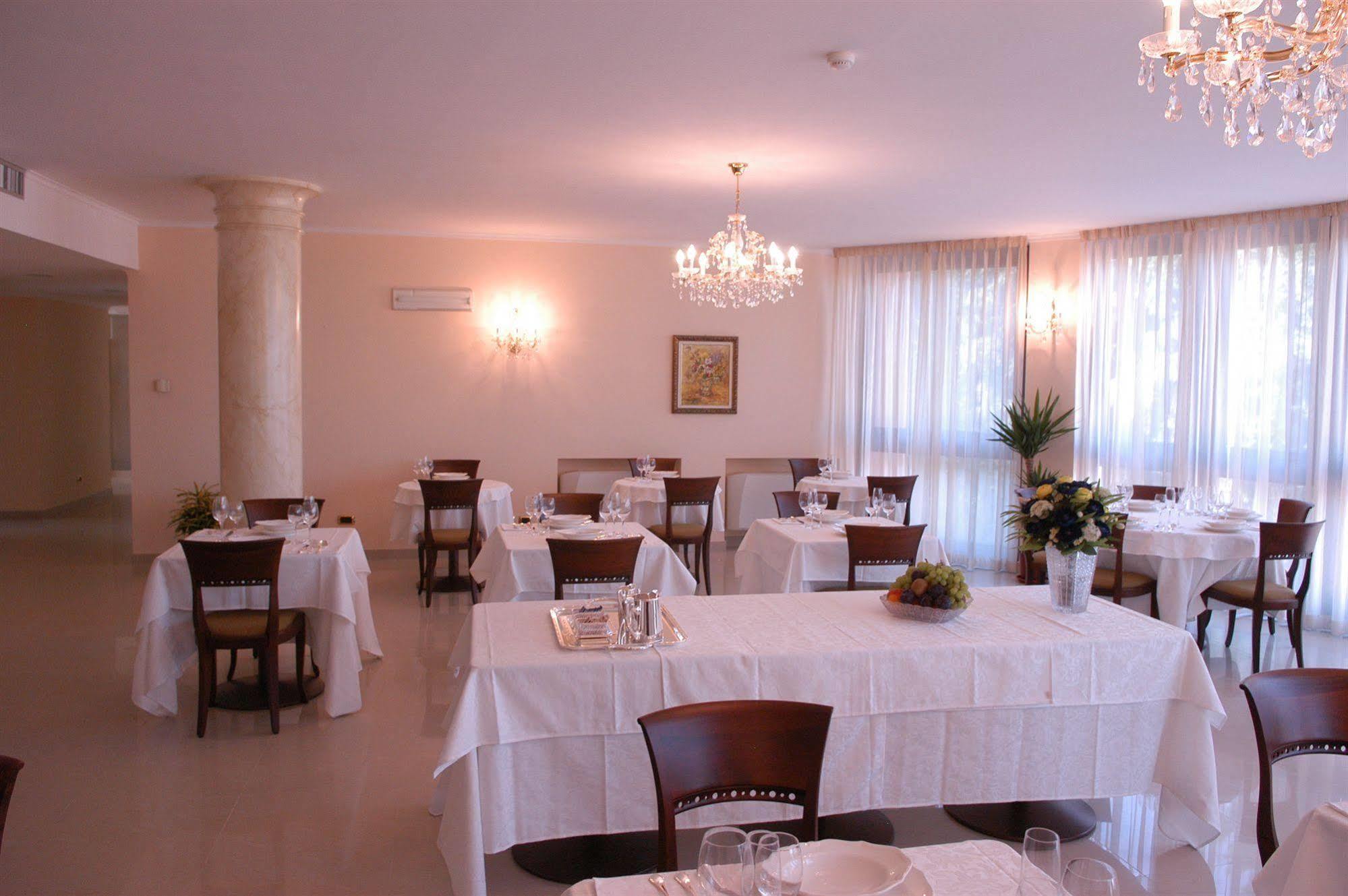 Pilgrim'S Hotel Cicognolo Esterno foto