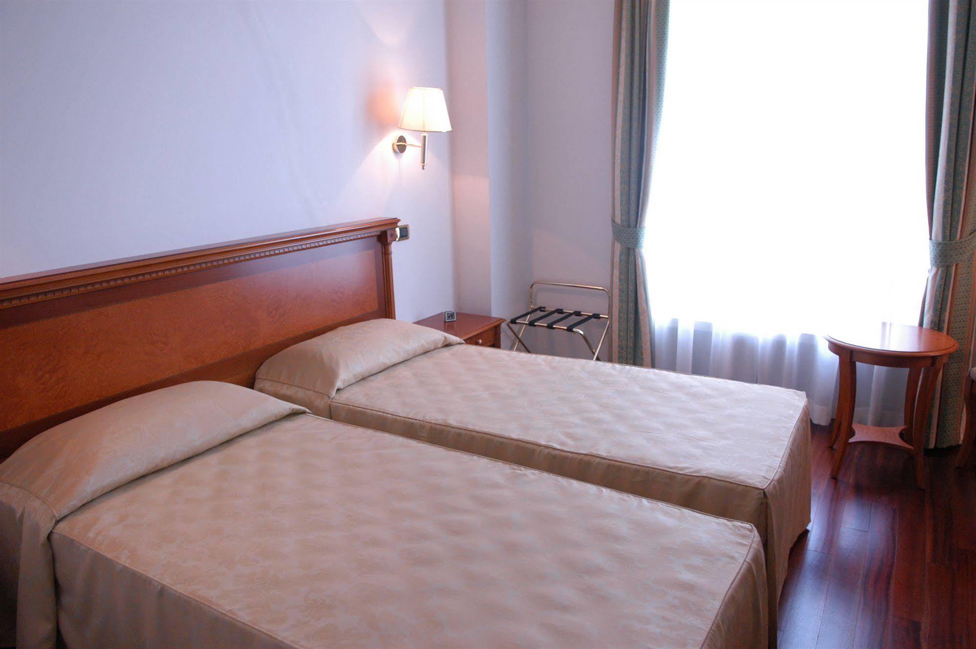 Pilgrim'S Hotel Cicognolo Esterno foto