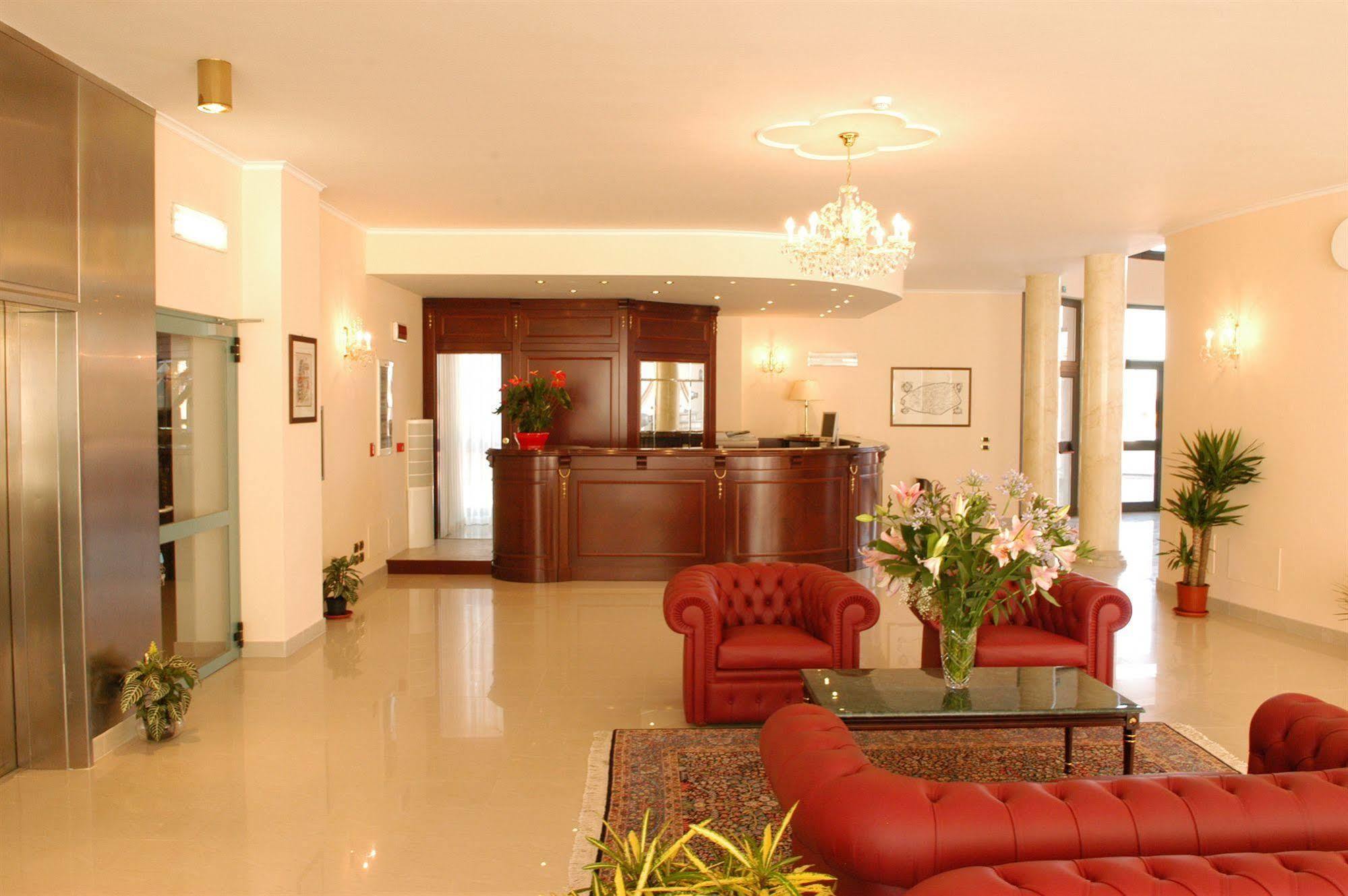 Pilgrim'S Hotel Cicognolo Esterno foto
