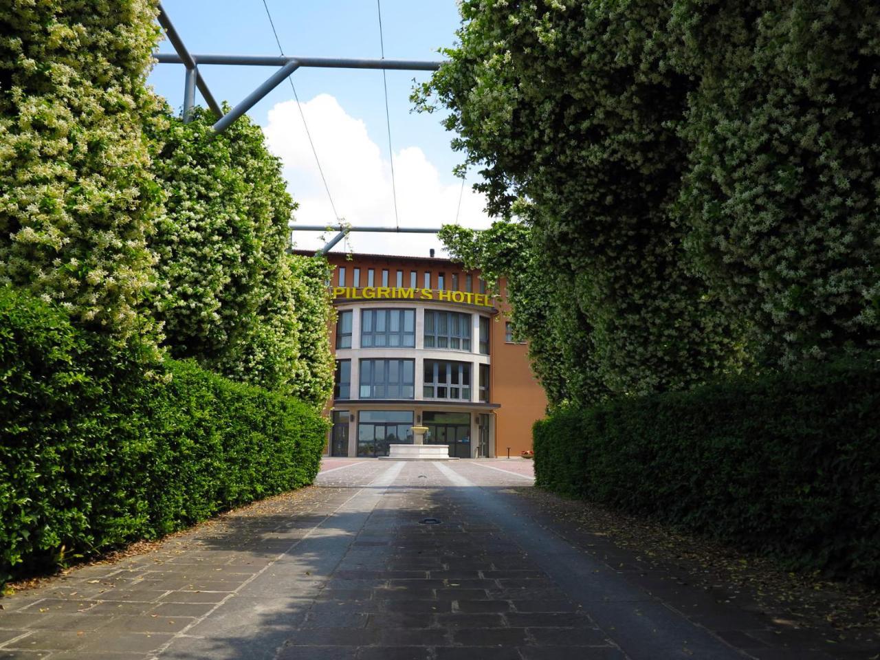 Pilgrim'S Hotel Cicognolo Esterno foto