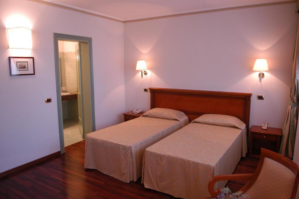 Pilgrim'S Hotel Cicognolo Esterno foto